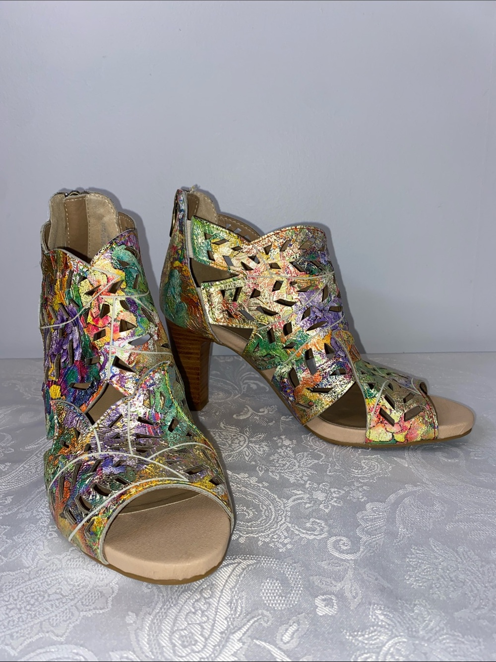 L’Artiste by Spring Step Amora Metallic Leather Laser Cut Shooties - NWOT